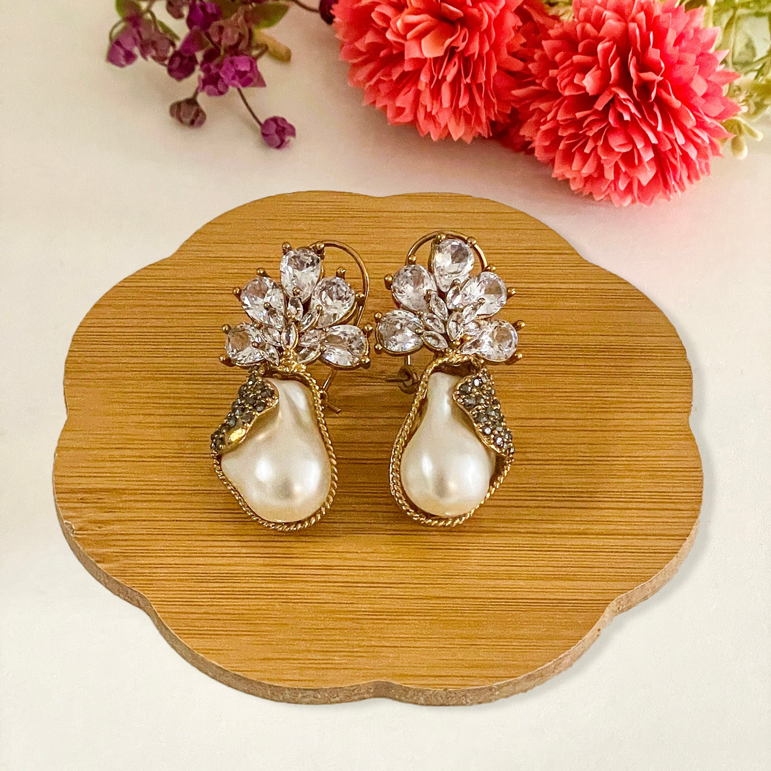 Duraiya Majesty Mother of Pearl Earrings | ER-71