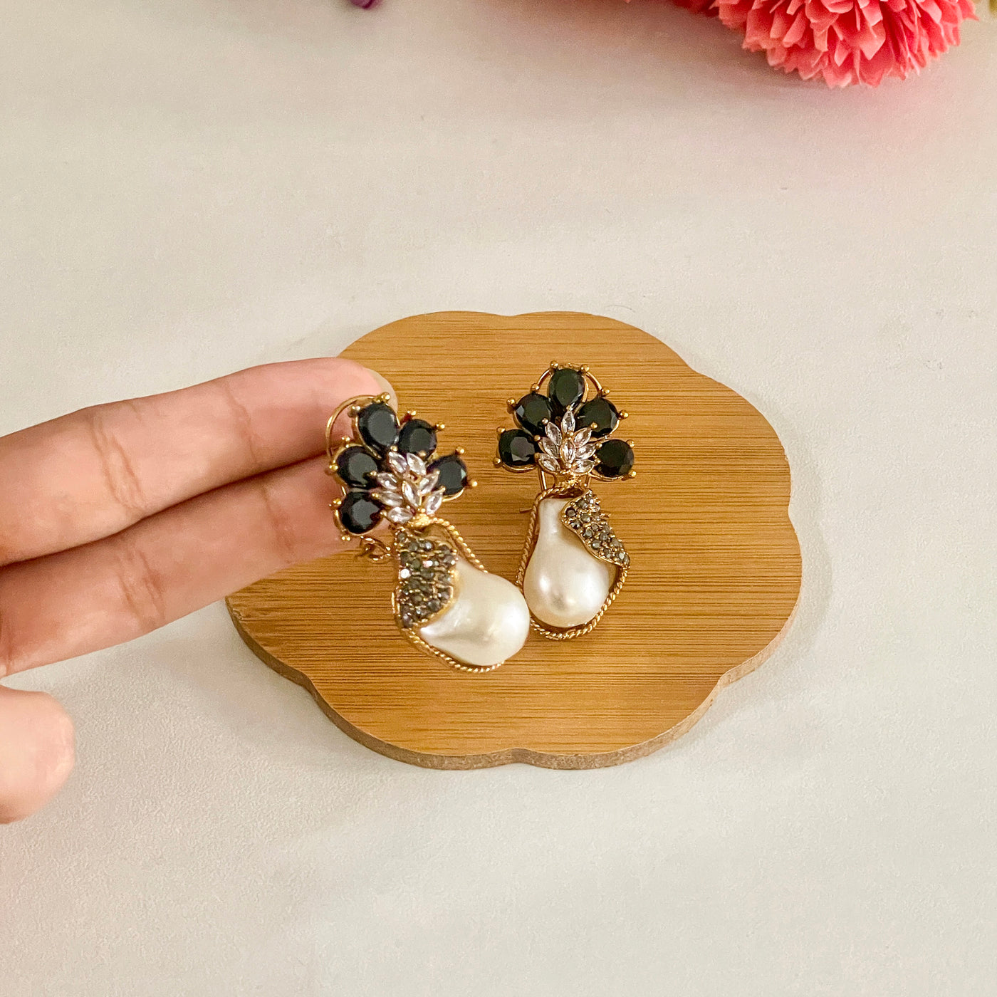 Duraiya Majesty Mother of Pearl Earrings | ER-71