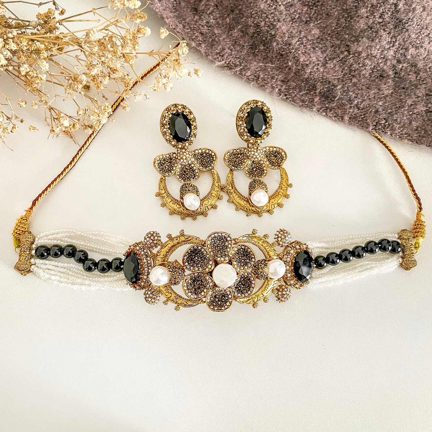 Rangreza luxury choker set in black - bridal jewelry Dubai fast shipping premium gift box